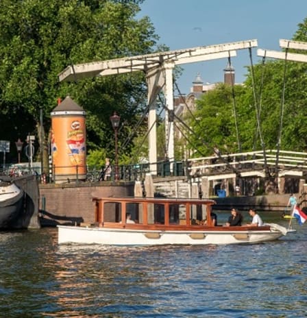 Private Boat Tour & welcome drinks in Amsterdam's Canals