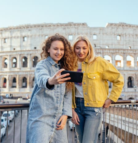 Two tourist making a selfie in front of the Colosseum