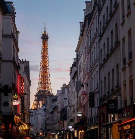 A view on the Eifel tower from a street