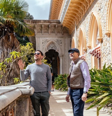 A local guide and a tourist in Sintra