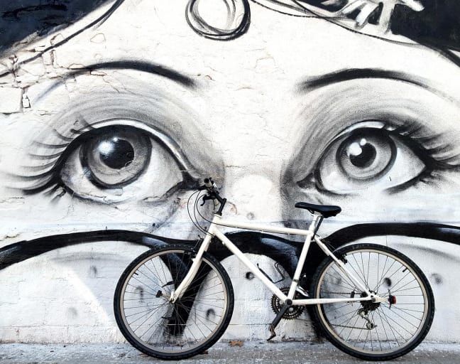 Barcelona Graffiti Bike Tour with a Photographer