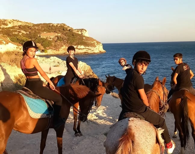 Beach Breeze Ride: Horseback Adventure with Aperitif 