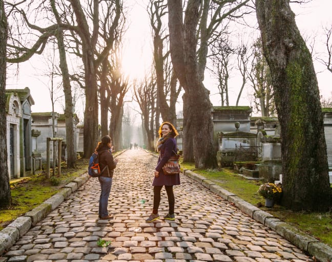 Walking with VIPs - Père-Lachaise cemetery
