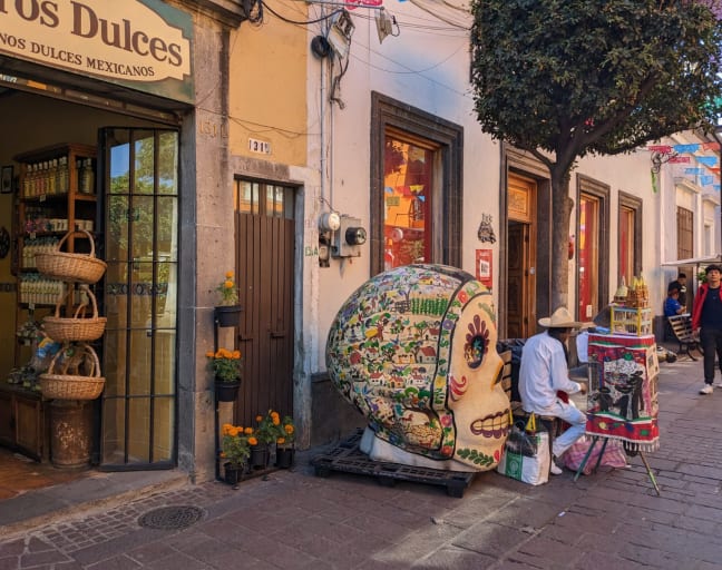 Tlaquepaque by Day: a Magical Town of Art, Shopping and Folclore.