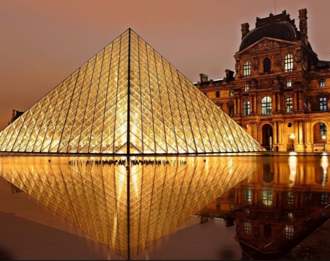 Louvre at Night: Explore with a Local 