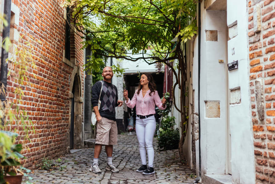 Picture of Behind the scenes & Origins of Brussels with a born local
