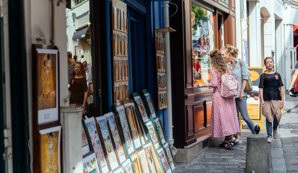 A view on the streets of Montmartre with a gallery that sells paintings