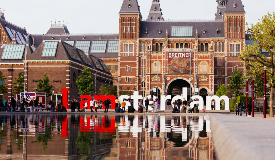 The I amsterdam sign in front of the Rijksmuseum
