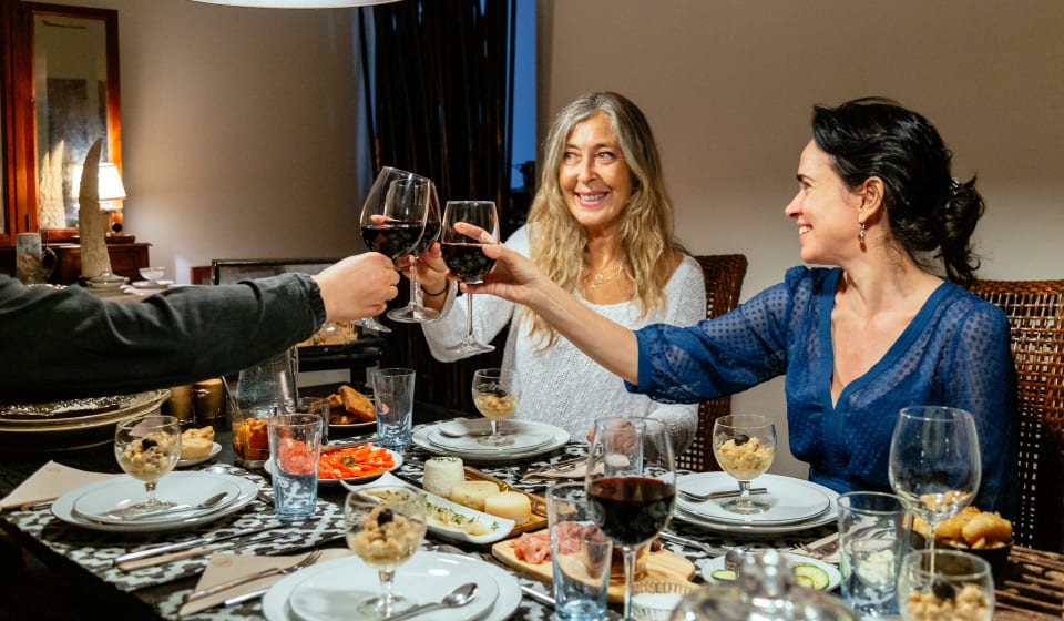Tourist and a local doing a toast at a home dinner in Lisbon