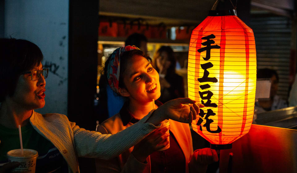 A local guide and a tourist with a wishing balloon in Tapei