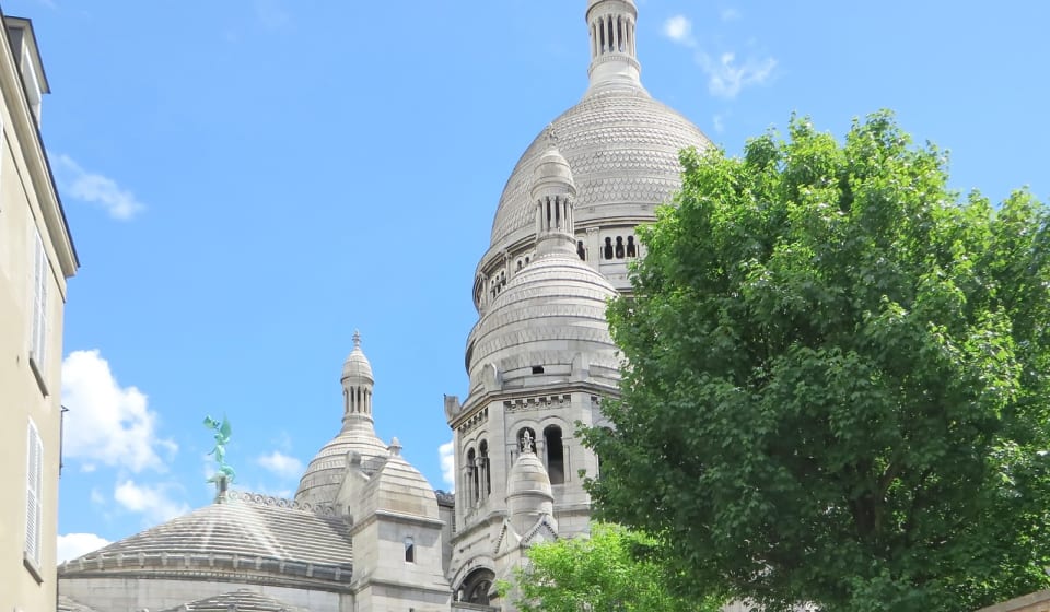 A view on the Sacré-Cœur from a street in Montmartre