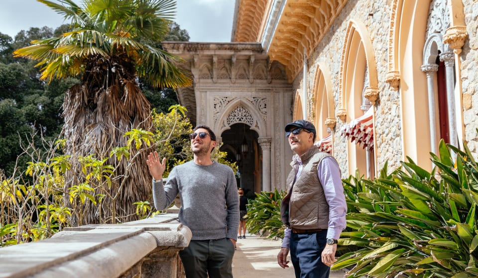 A local guide and a tourist in Sintra