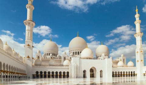Front view of the Sheikh Zayed Grand Mosque
