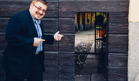 A local guide showing a secret entrance in Milan
