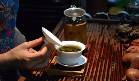 A local guide showing fresh made Taiwanese tea