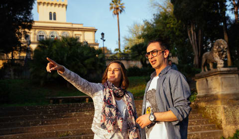 A local guide showing the parks of Florence to a tourist
