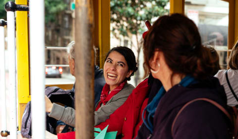 A tourist smiling on a Withlocals tour in a cable car in San Francisco