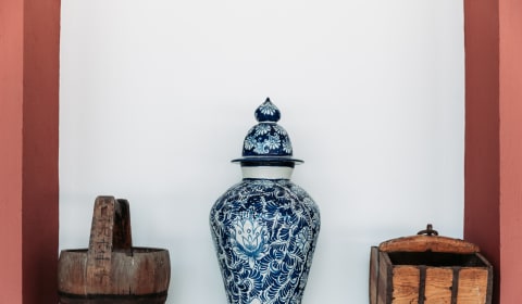 Porcelain vase with a bucket and a chest