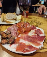 Granada Tapas Tour. Centuries of history on your palate