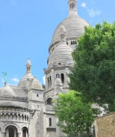 A view on the Sacré-Cœur from a street in Montmartre