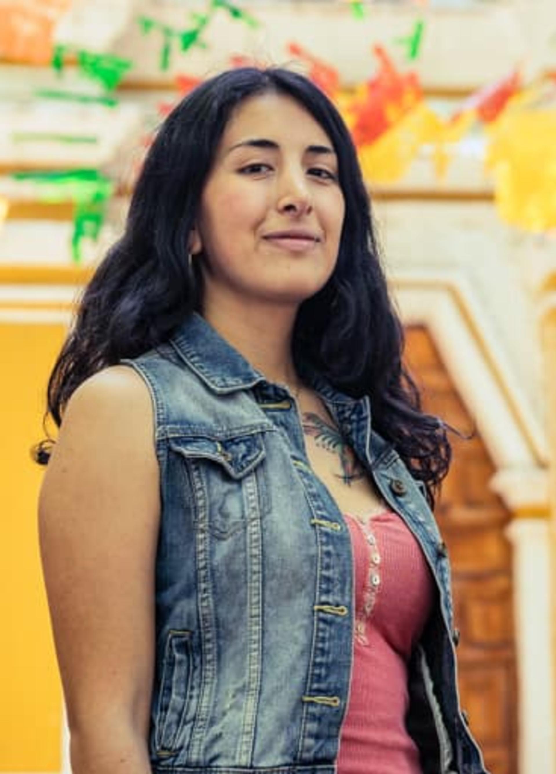 Local host Mariel