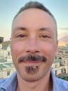 Portrait from local Simone - Language geek