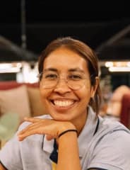 Uthaiwan - Smilie Tour Guide