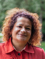 Carolina - The Outgoing Tour Guide