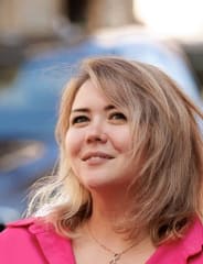 Lili - Passionate travel agent