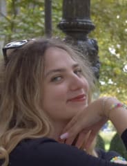 Romana - Extroverted and Easygoing Local