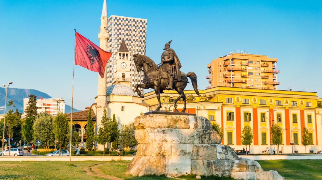 Decouverte-de-Tirana-Le-Coeur-Battant-de-l-Albanie