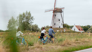 Bike your way through Bruges