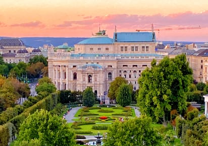 Gardens along Ringstrasse in Wien - 0f67e8e6dfac63a54dce115320b9e860