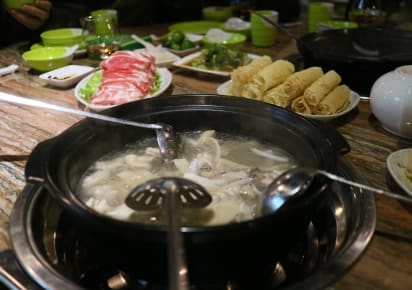 Traditional Vietnamese Hot Pot Dinner in Ho Chi Minh City - 118f1ebca4587e0c856976b38147eece
