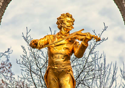 Gardens along Ringstrasse in Wien - 327e180cbf859b17d33043bd9f332d0c
