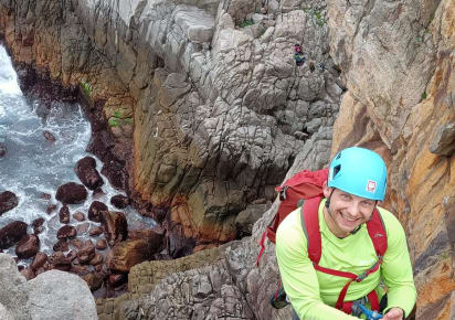 Rock climbing in Long Dong Cave in Taipei - 45642fd90a9e595f9a1018c1f3a19b62