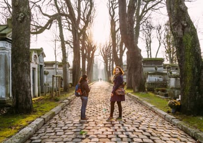 Walking with VIPs - Père-Lachaise cemetery in Paris - 8459fe834d9a0ef857ca0ae519ccd359