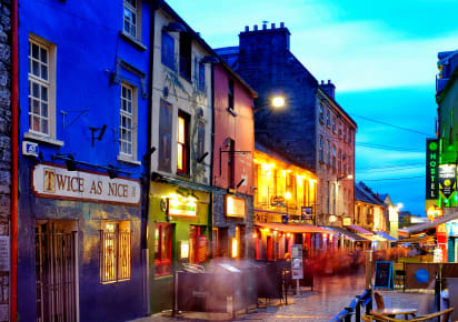 Galway Girl-Inspired Night: Pubs, Bites & Tunes in Galway - Galway_night