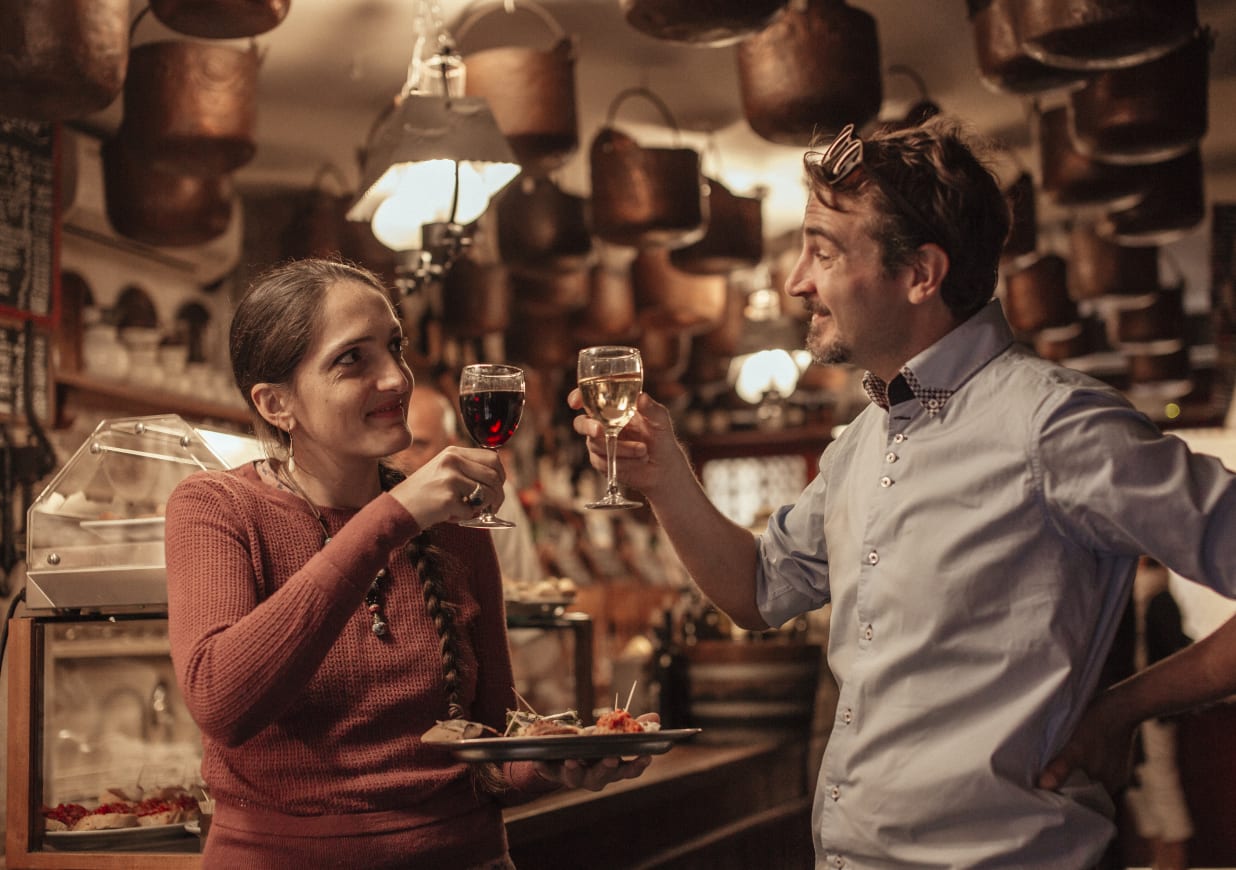 La vita notturna di venezia: Bevande, cibo e bar locali Withlocals