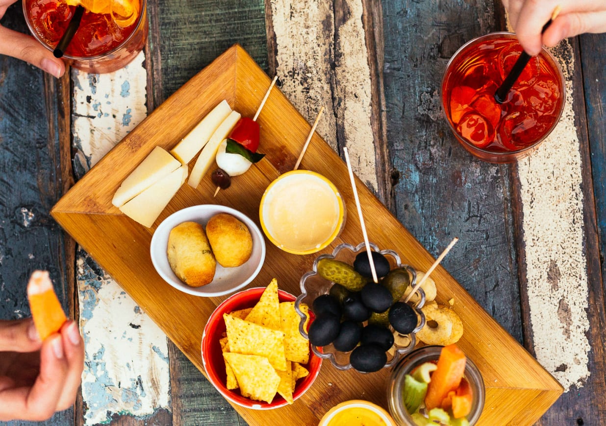 Tour dell'aperitivo: tramonto cocktail e assaggi Withlocals