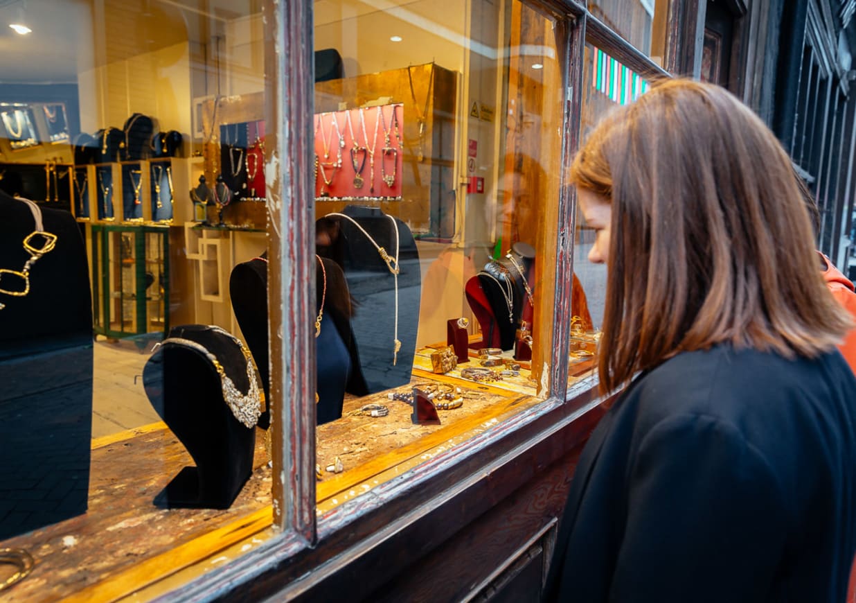 Private Tour of the Victoria and Albert Museum Withlocals