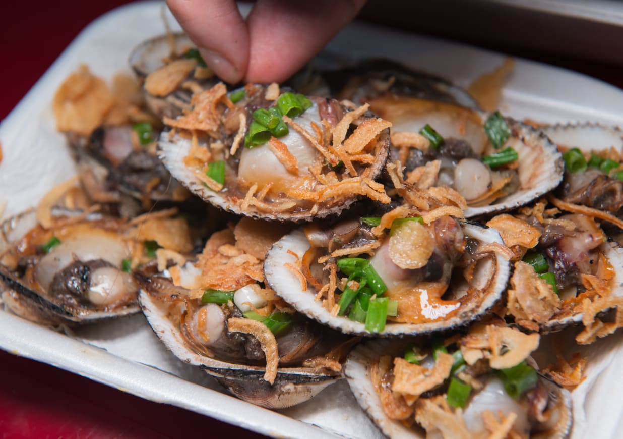 Street food market in Da Nang offering fresh seafood