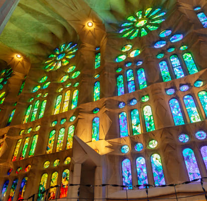 La Sagrada Familia Con Uno De Sus Escultores