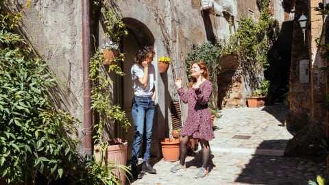 A Day in Calcata: Picturescue Bohemian Town in Rome - 2a709cc61e625db2702cb6bacdac702c