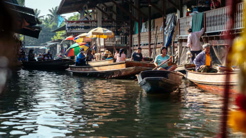  Thaka & Amphawa Floating Market & Mae Klong Railway Market with Boat Tour in Bangkok - 2d9f3087588f7025f2b3d5cf3854b228