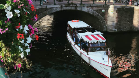 History tour on charming private canal boat in Amsterdam - 4d775a6ace3db9b264bec07ab1efbf1c