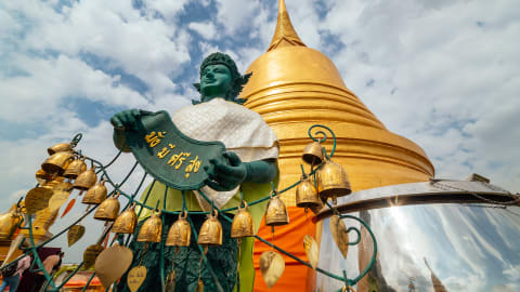 Off the Grid : Temples, Back Alleys, and Munchies in Bangkok - 9304c58362744088c0a7f39af1943d5e