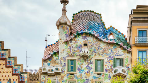 *Enjoy the secrets of Gaudi and the modernist in Barcelona - d46e27eba08f0952fbc771d27c4c4851