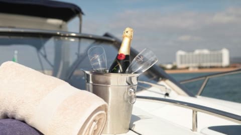 Private VIP Cruise on a Yacht Along the Bosphorus  in Istanbul - d93685f56fc45baa2235bd9d9965bdee