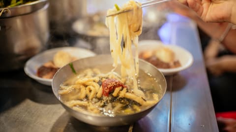 Seoul’s Street Food: A Vegetarian Gwangjang Market Tour in Seoul - Seoul_Vegetarian_Market_tour3.jpg